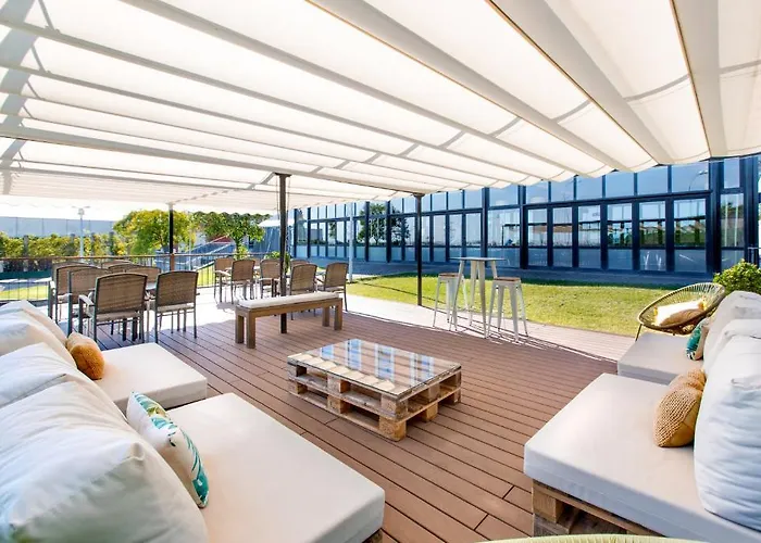 Hotel Azz Montalvo 4*